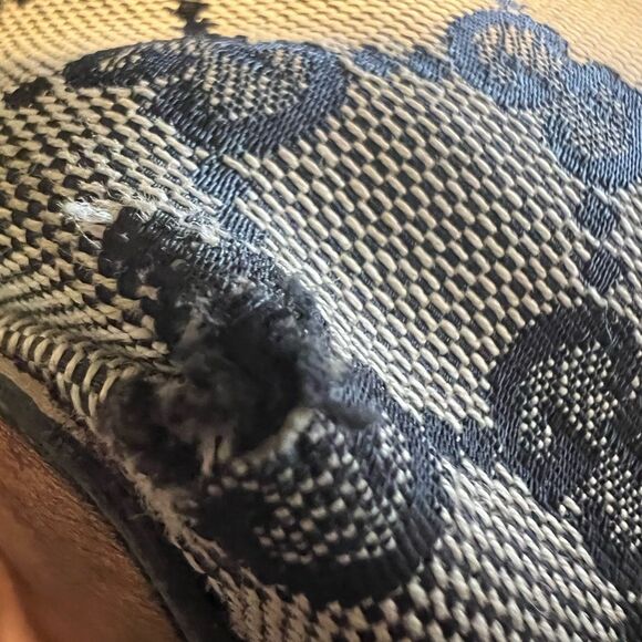 Gucci Beige and Black Patterned Tote - Picture 15 of 16